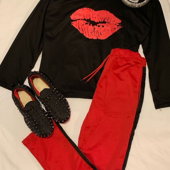 2piece kiss lounge set - Picture 3 of 3